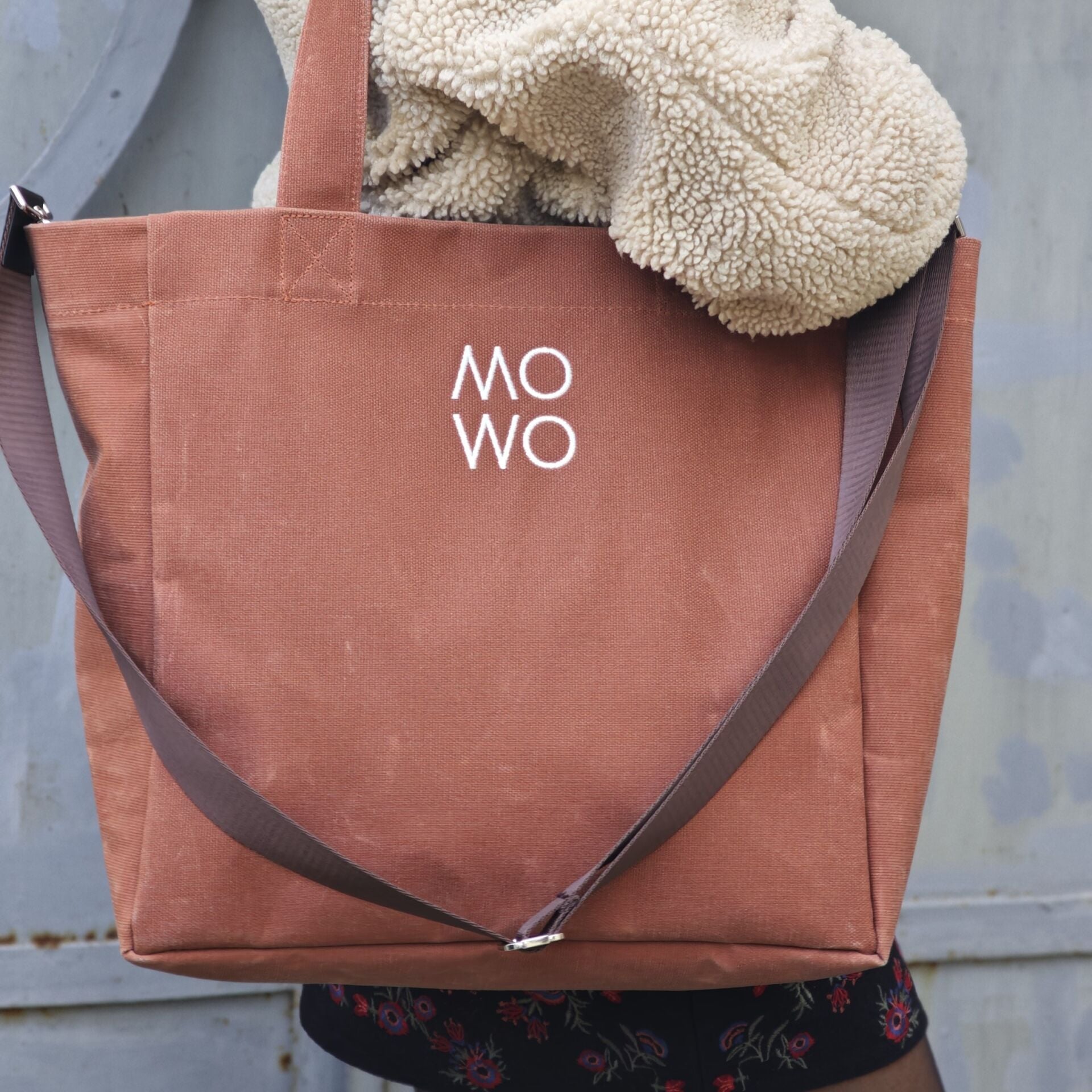 WAXED CANVAS BRICK MIDI BAG